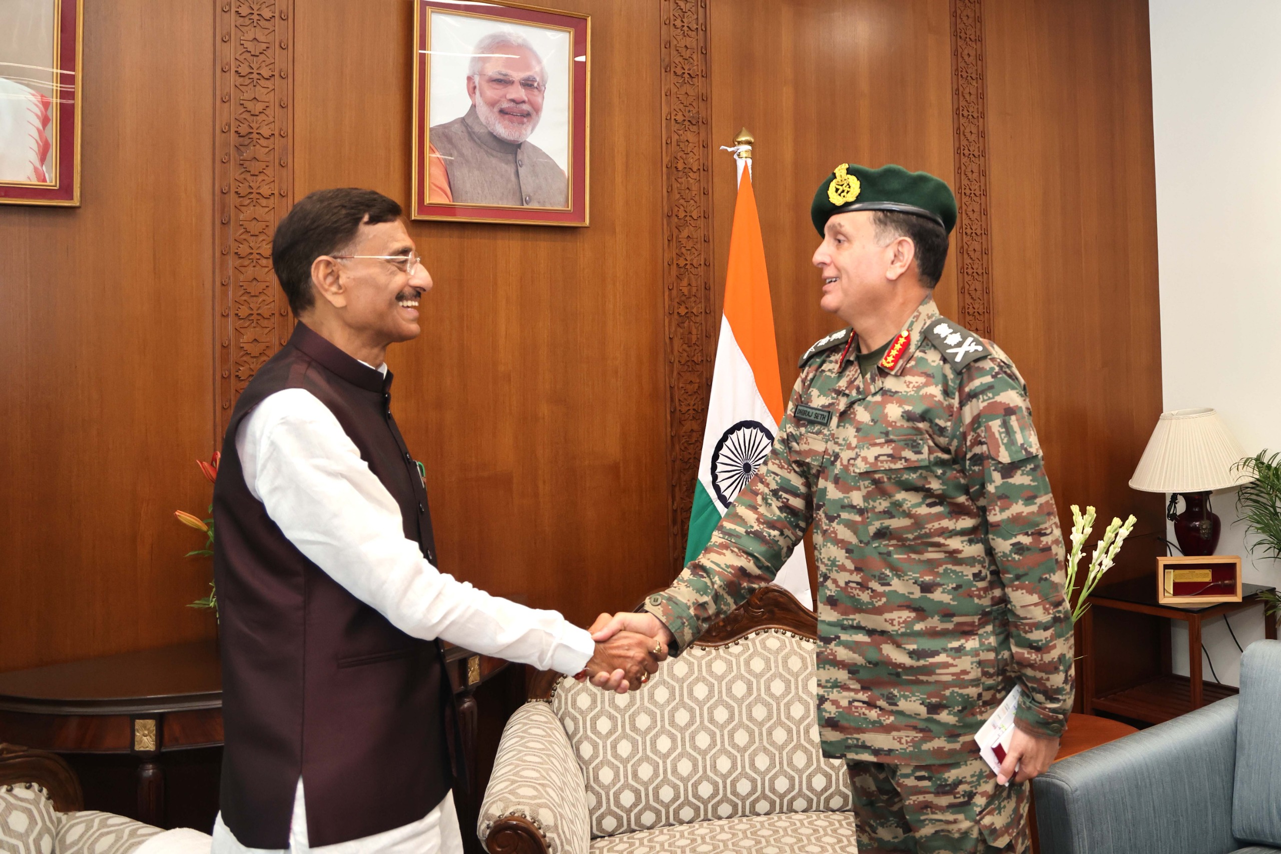 भारत के सेना प्रमुख जनरल धीरज सेठ ने आज नई दिल्ली में रक्षा राज्य मंत्री संजय सेठ से शिष्टाचार भेंट की।
