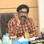 मुख्यमंत्री ने वीडियो कॉन्फ्रेंसिंग के माध्यम से राज्य के विभिन्न जिलों के उपायुक्तों से संवाद कर बिजली आपूर्ति, पावर ग्रिड स्थापना एवं संबंधित समस्याओं की समीक्षा की तथा त्वरित समाधान के लिए आवश्यक दिशा-निर्देश दिए। IMG-20260729-WA0060