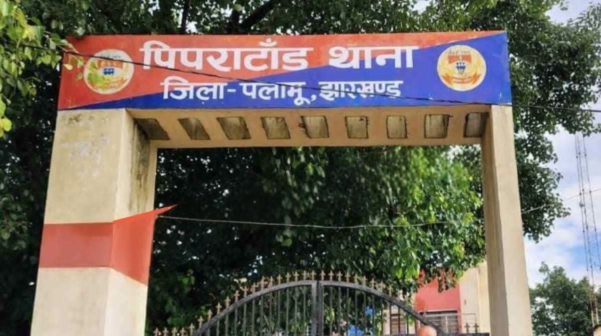 चार माह बाद दिल्ली से सकुशल बरामद हुई नाबालिग बच्ची, पिपराटांड़ थाना लाई गई।