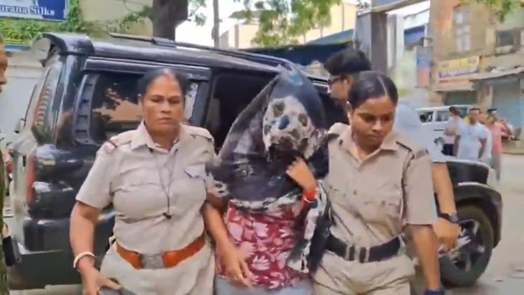 संदिग्ध आतंकी हमीम मंडल की कथित गर्लफ्रेंड गिरफ्तार, बंगाल STF की बड़ी कार्रवाई।