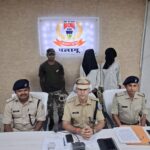 लेस्लीगंज पुलिस ने चोरी की बाइक व लोडेड देशी कट्टा के साथ दो आरोपियों को किया गिरफ्तार IMG-20260805-WA0104