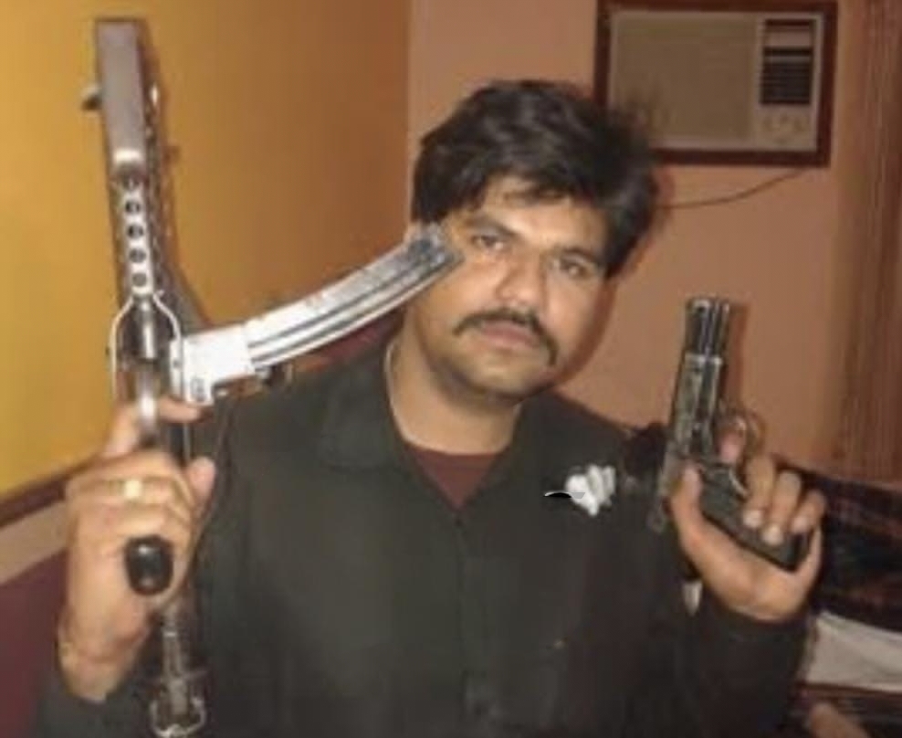 झारखंड का कुख्यात गैंगस्टर सुजीत सिन्हा रविवार रात पुलिस मुठभेड़ में मारा गया