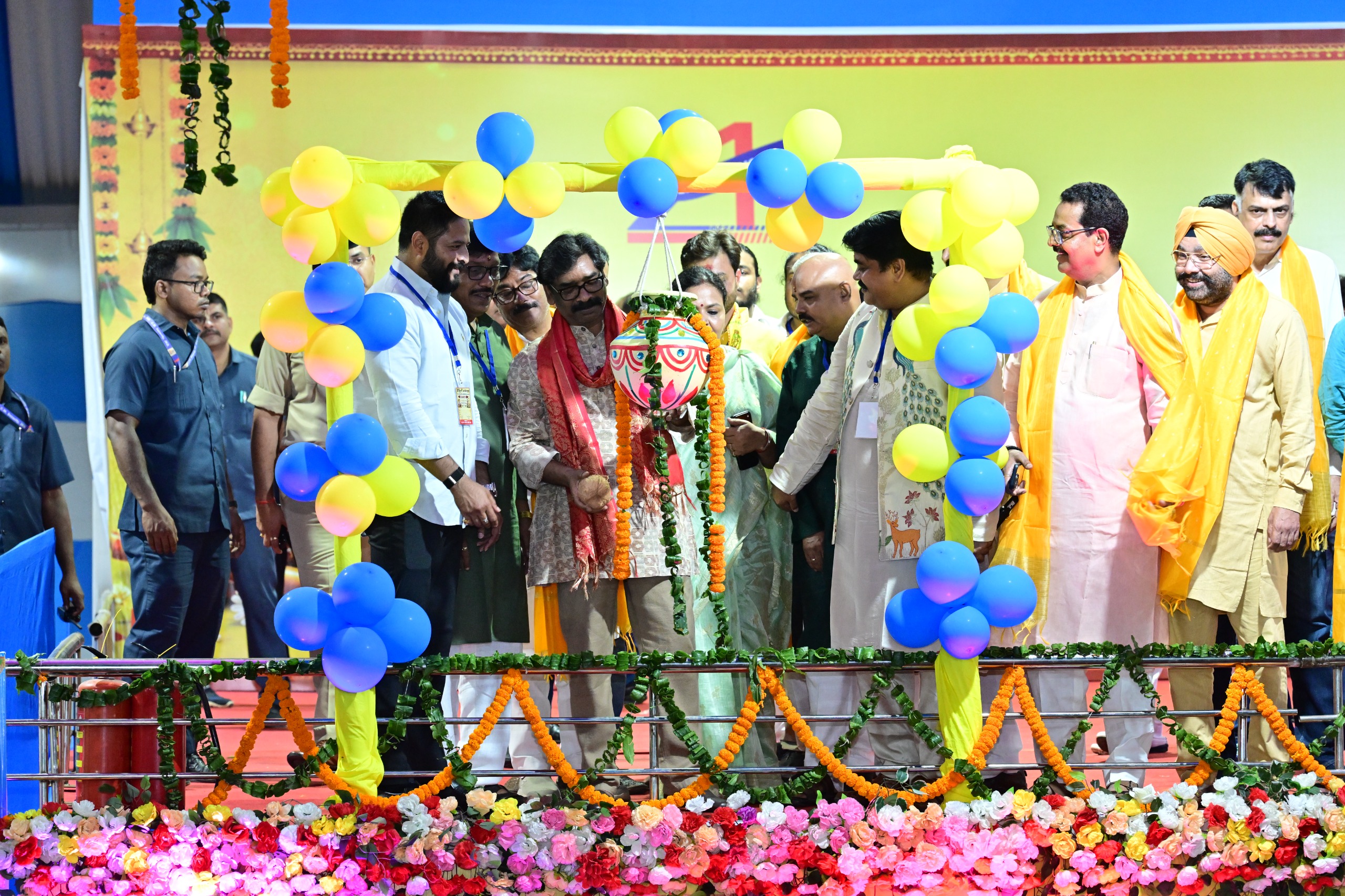मुख्यमंत्री श्री हेमन्त सोरेन ने श्री कृष्ण जन्माष्टमी के मौके पर समस्त राज्य वासियों के सुख, समृद्धि, उन्नति एवं खुशहाली की कामना की।