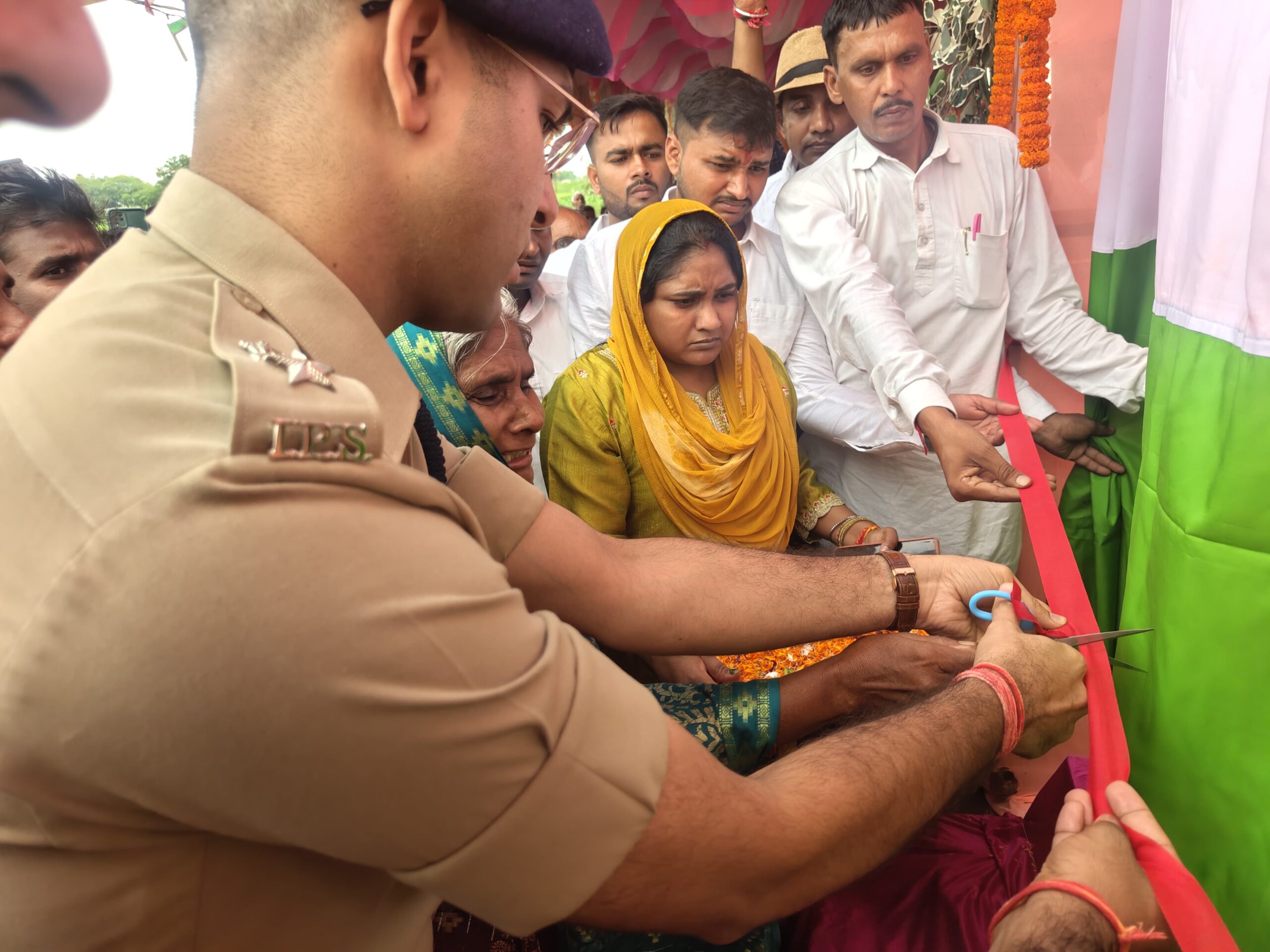 पुलिस अधीक्षक, पलामू श्री कपिल चौधरी द्वारा पिछले वर्ष 04.09.2025 को नक्सल विरोधी अभियान के दौरान वीरगति को प्राप्त हुए शहीद आरक्षी संतन कुमार मेहता एवं शहीद आरक्षी सुनील राम को भावपूर्ण श्रद्धांजलि अर्पित की गई।
