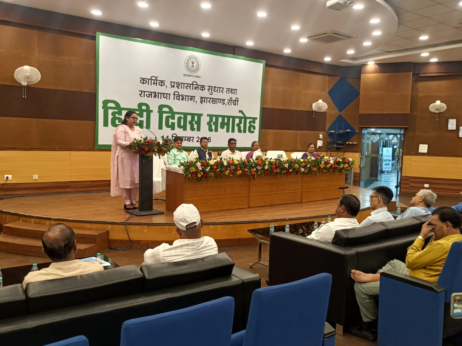 सरल हिंदी और पारदर्शी व्यवस्था से मजबूत होगा सुशासन” – श्री प्रवीण टोप्पो, सचिव